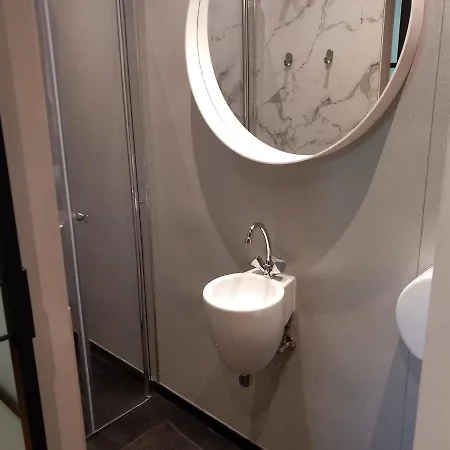 Lägenhet Ruim Voor 14 Personen