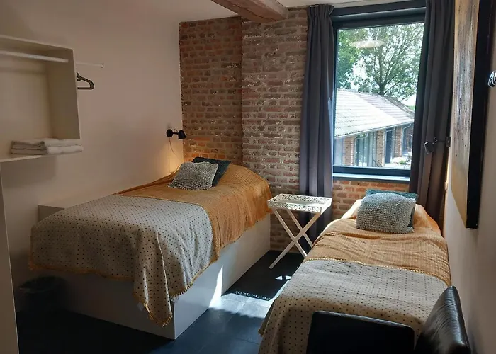 Ruim Voor 14 Personen * 爱斯登