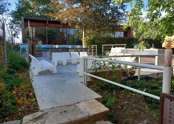 Ruim Voor 14 Personen 爱斯登